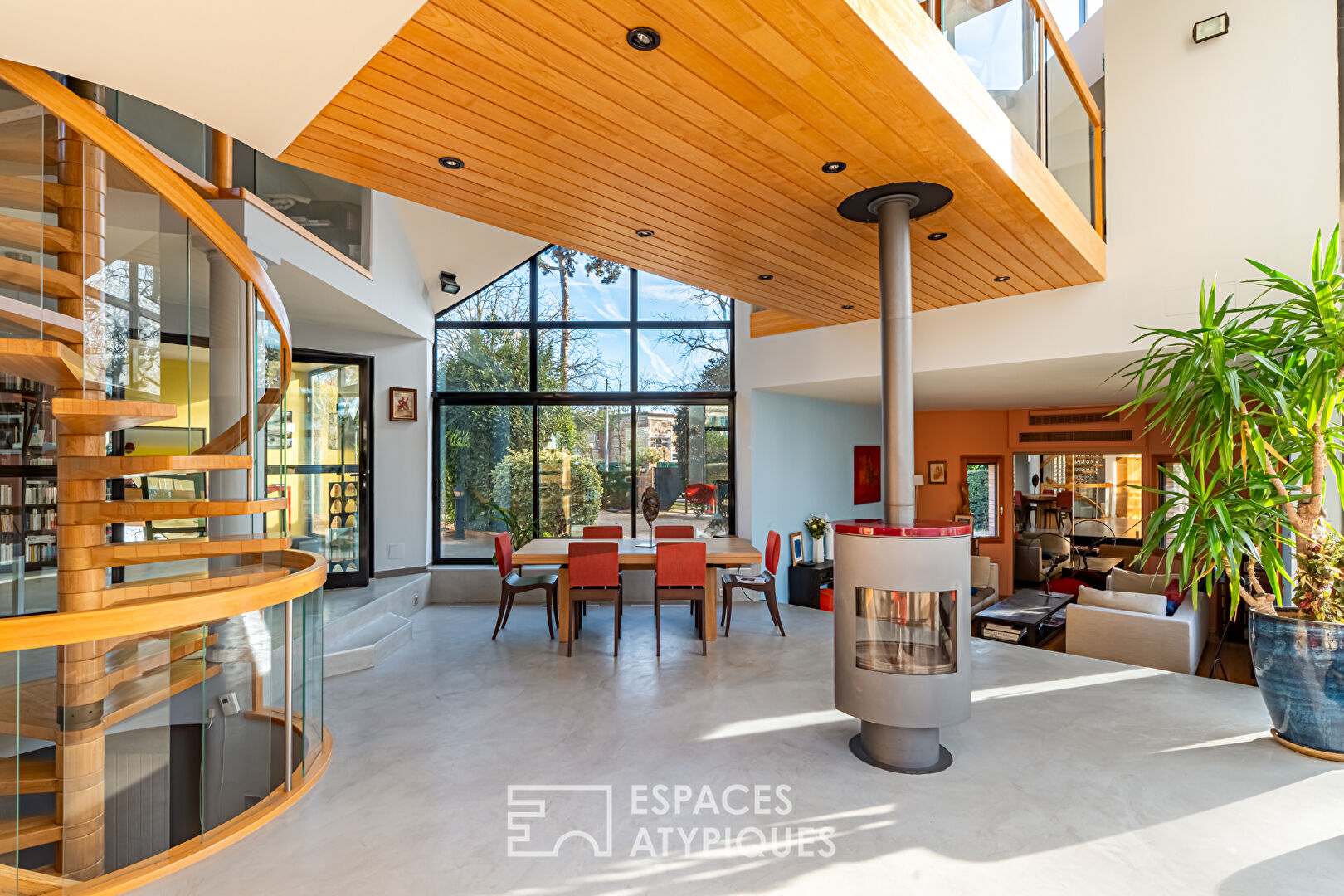 Architect-designed house with swimming pool in the park of Maisons-Laffitte