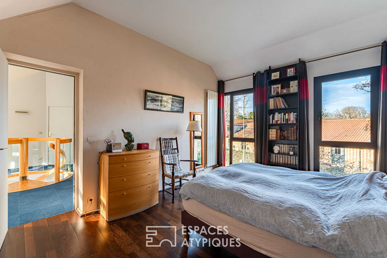 Architect-designed house with swimming pool in the park of Maisons-Laffitte