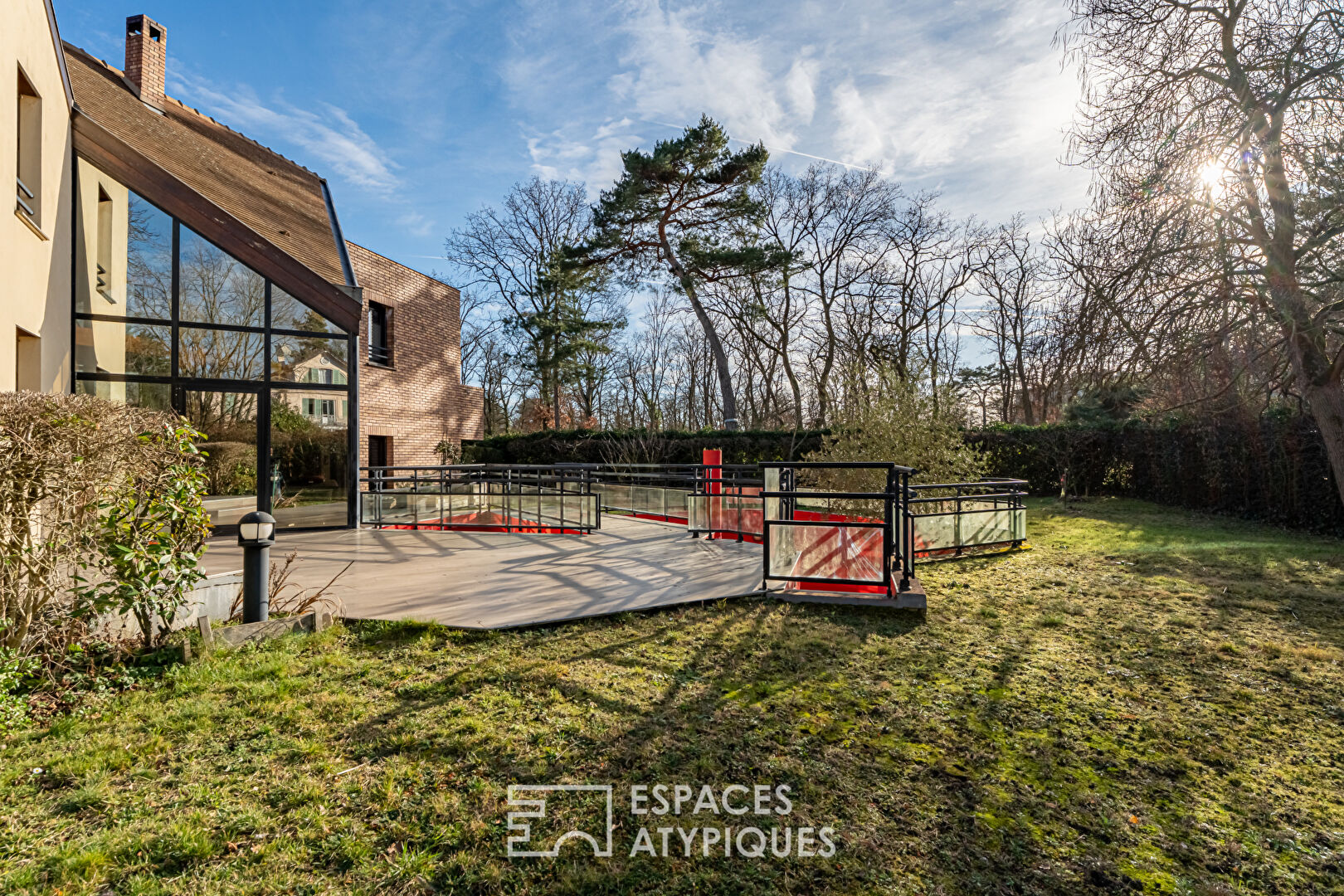 Architect-designed house with swimming pool in the park of Maisons-Laffitte