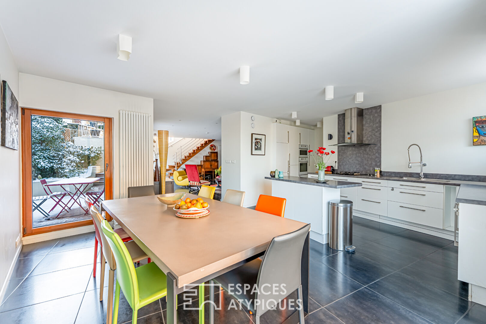 Parenthèse moderne avec sa dépendance, vieux Marly