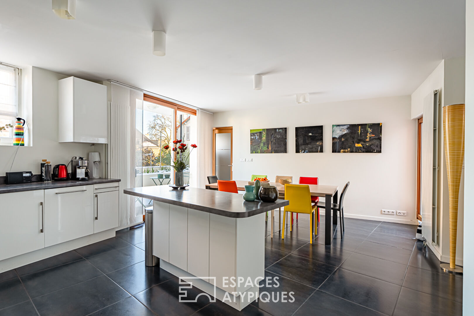 Parenthèse moderne avec sa dépendance, vieux Marly