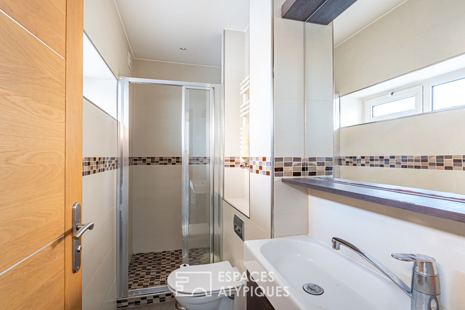 Parenthèse moderne avec sa dépendance, vieux Marly