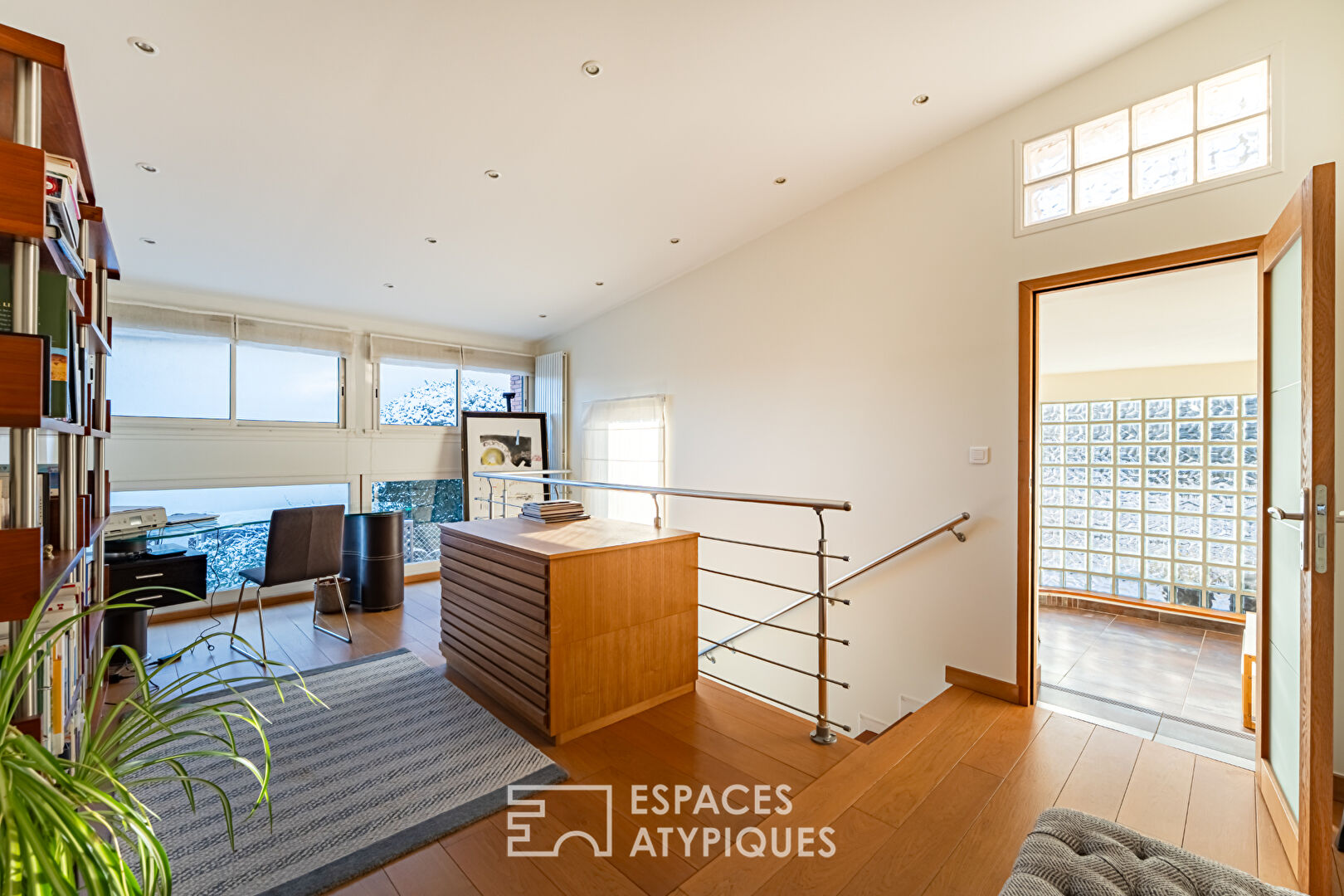 Parenthèse moderne avec sa dépendance, vieux Marly