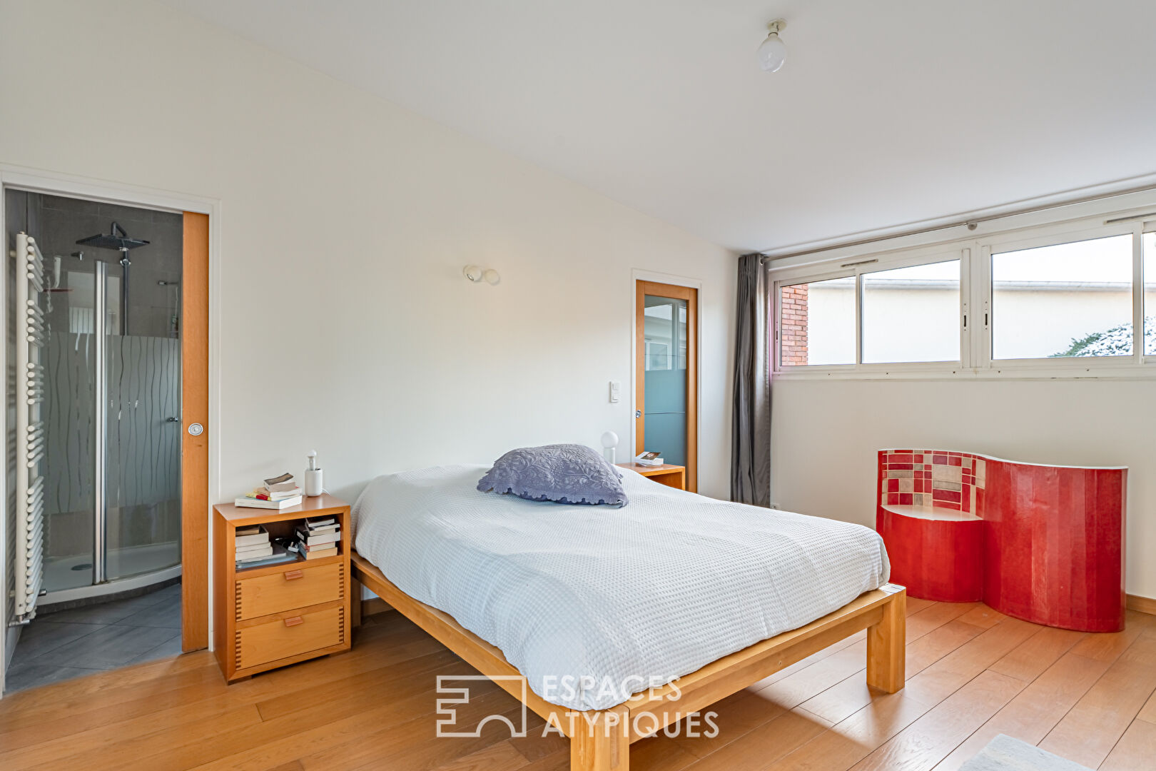 Parenthèse moderne avec sa dépendance, vieux Marly