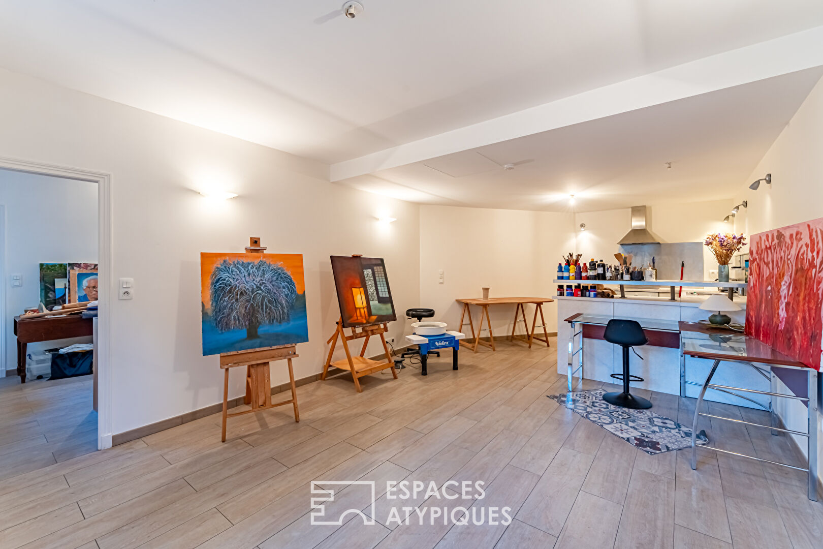 Parenthèse moderne avec sa dépendance, vieux Marly