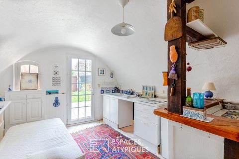 Surprenante maison en pierre au coeur du village