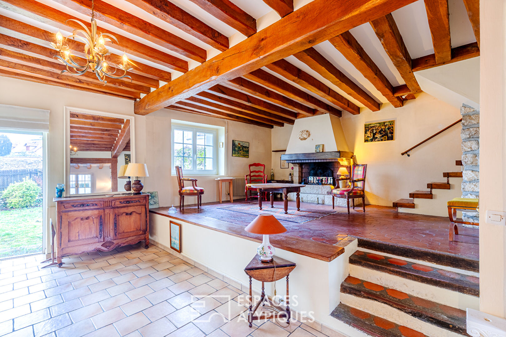 Surprenante maison en pierre au coeur du village