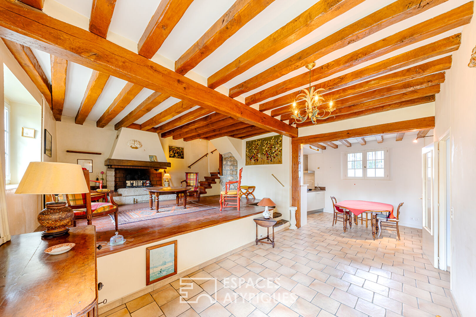 Surprenante maison en pierre au coeur du village