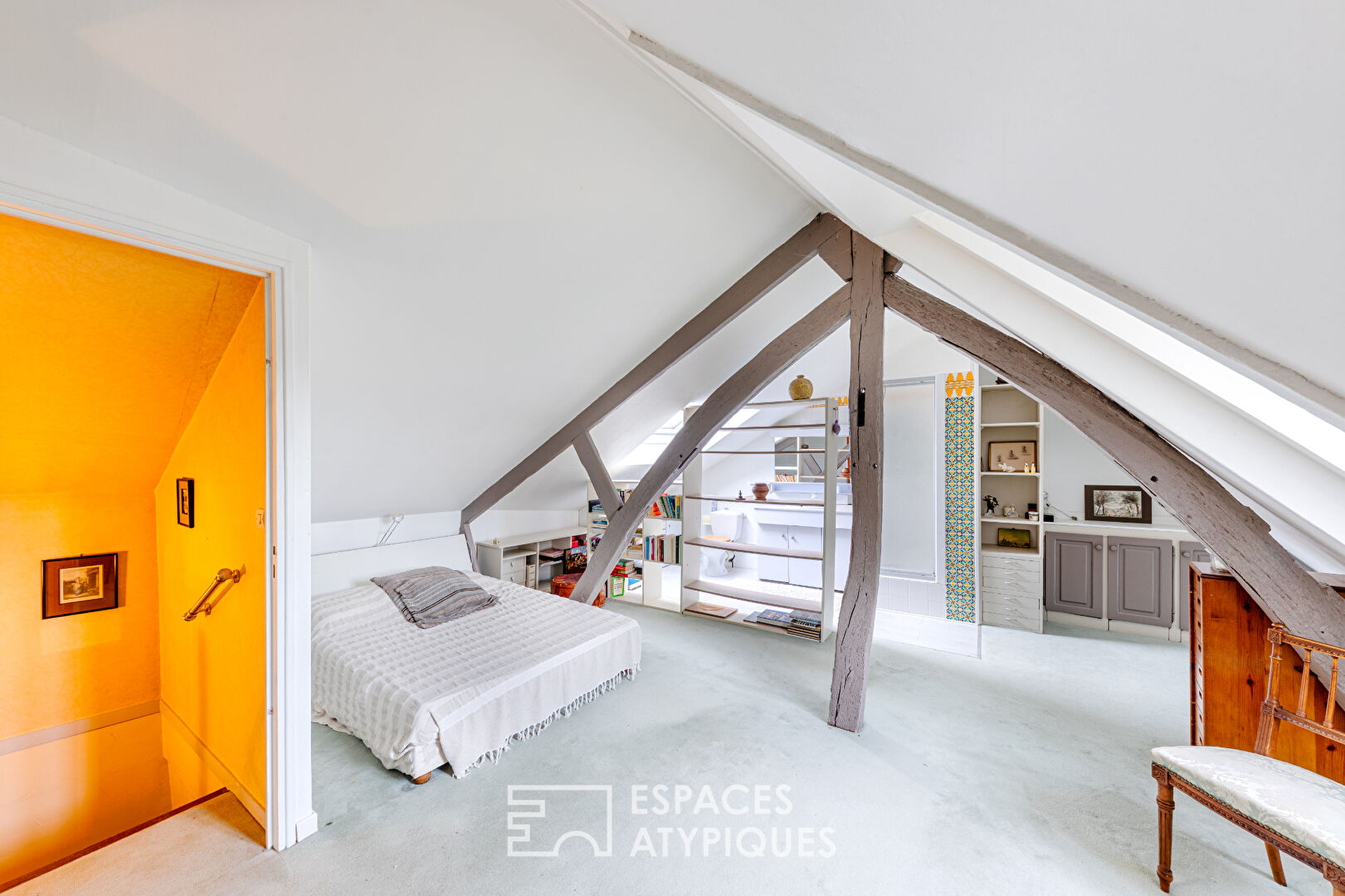 Surprenante maison en pierre au coeur du village