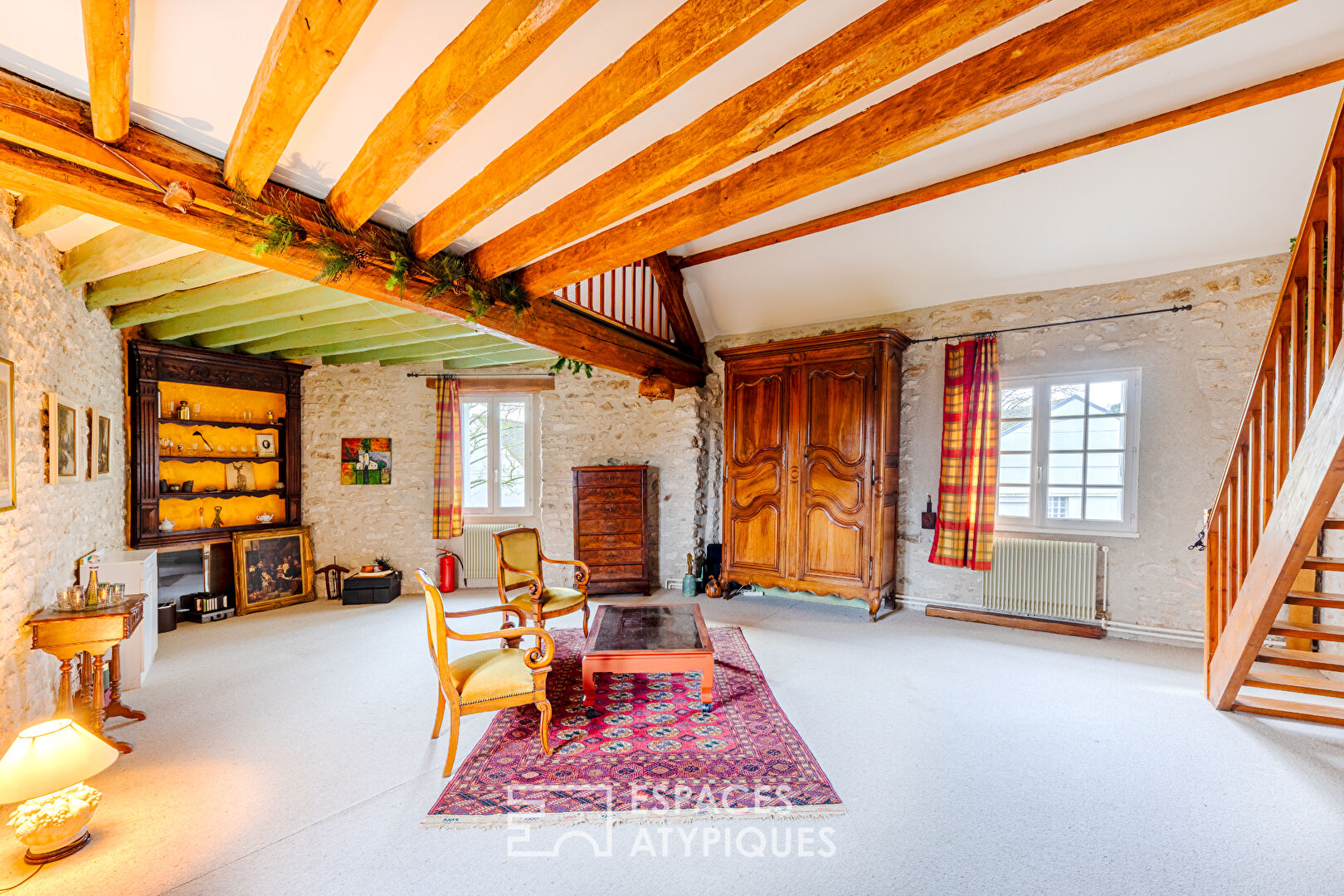 Surprenante maison en pierre au coeur du village