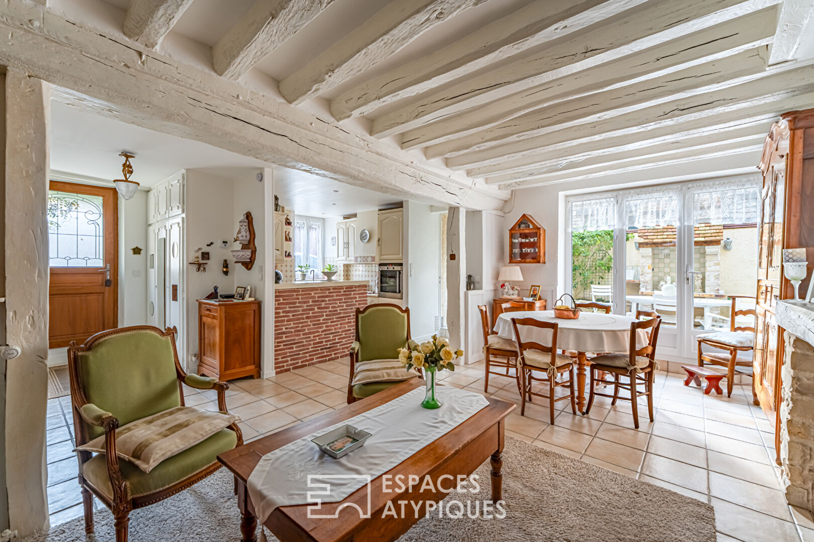 Maison et patio secret au coeur de Maule