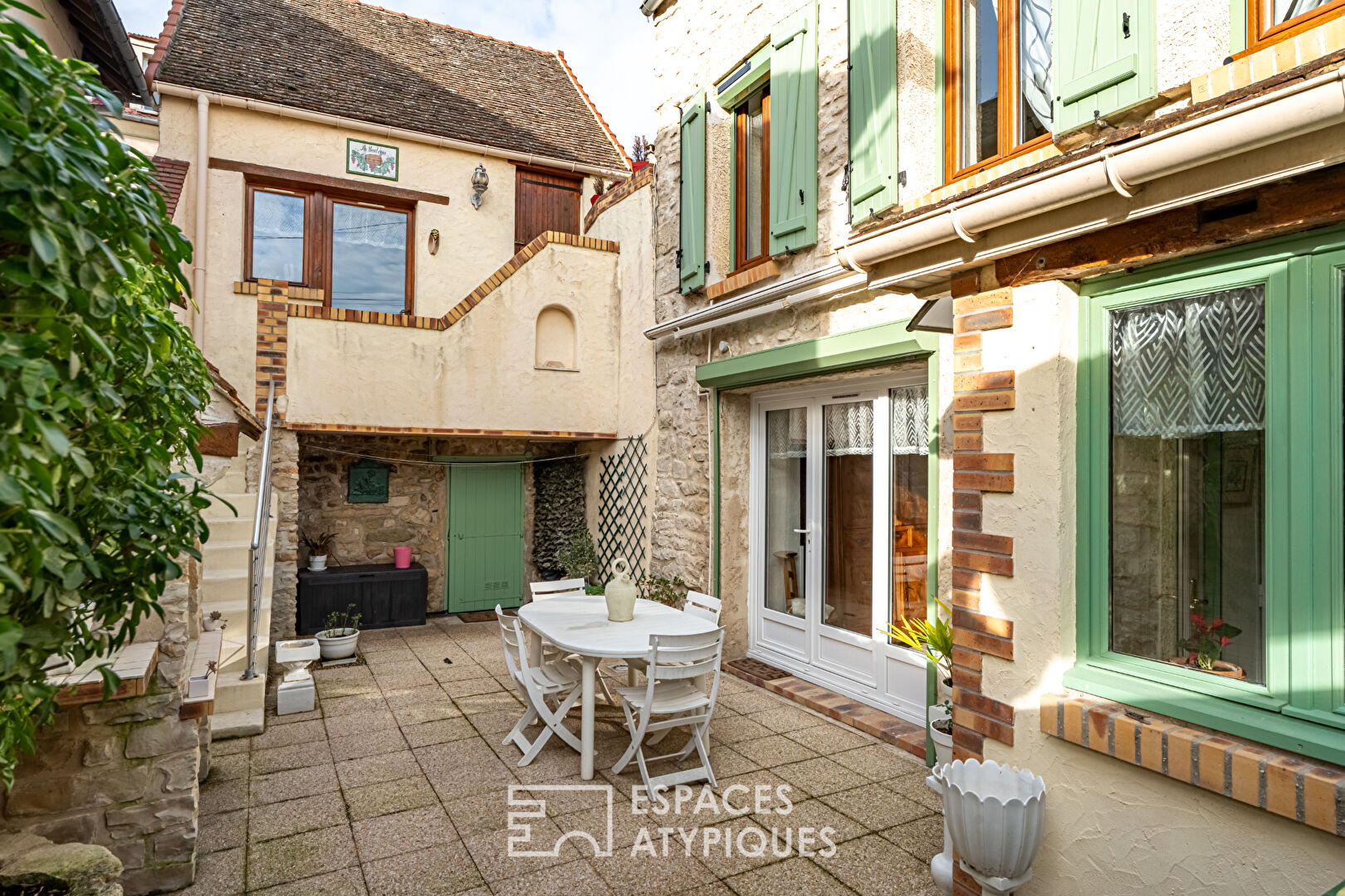 Maison et patio secret au coeur de Maule