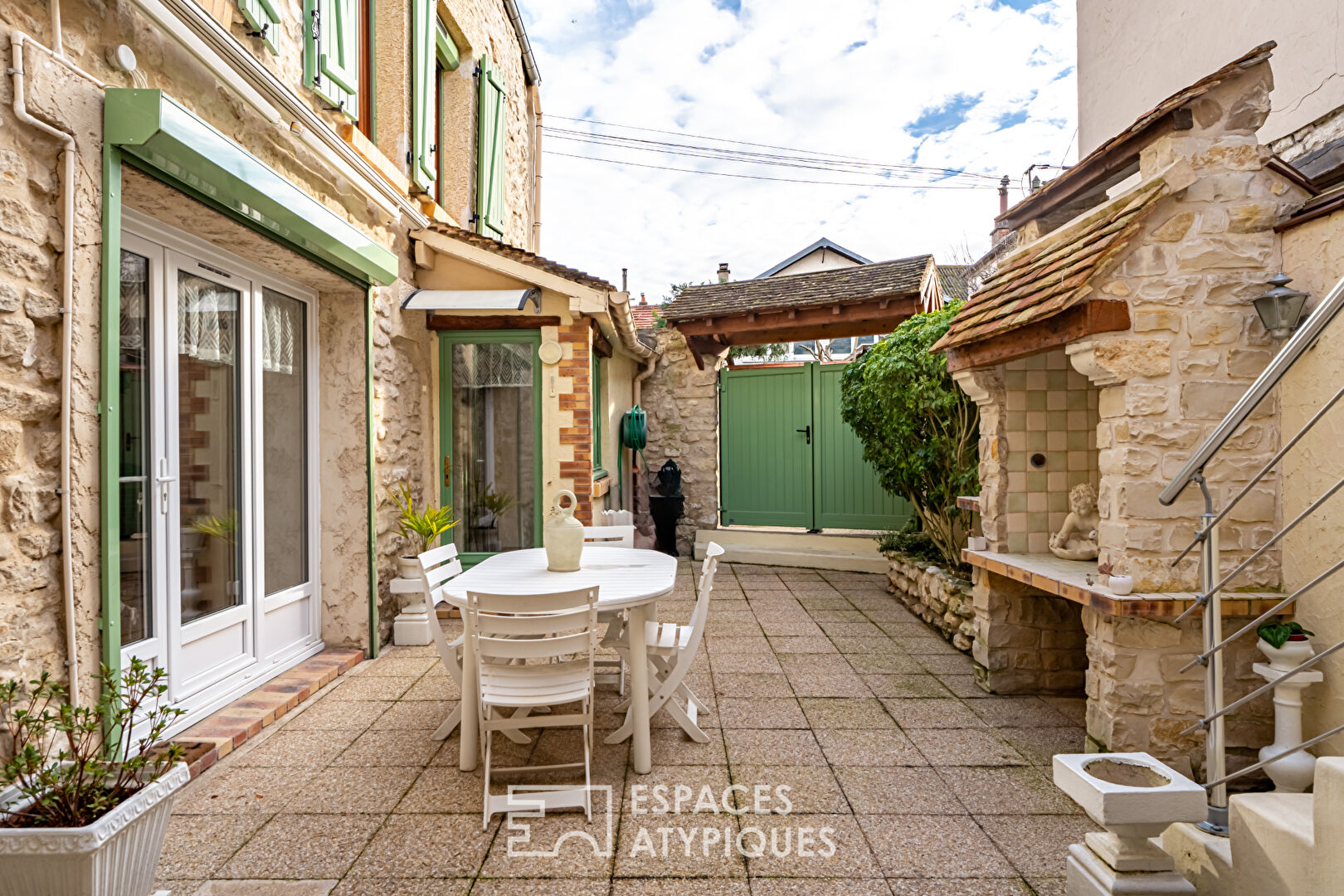 Maison et patio secret au coeur de Maule