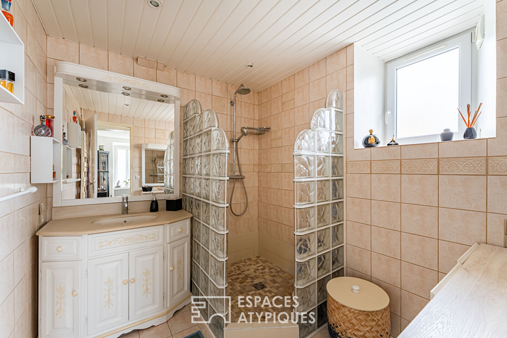 Maison et patio secret au coeur de Maule