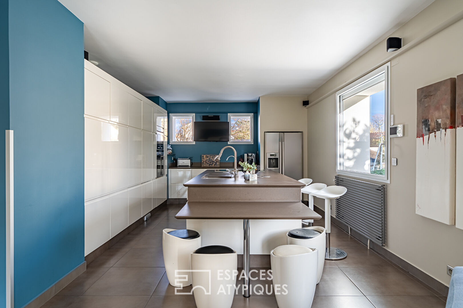 Verneuil-sur-Seine : rare maison A/A et piscine en centre-ville