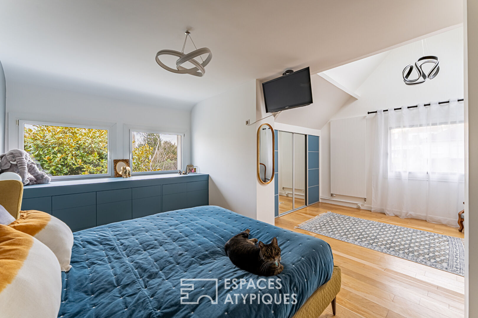 Verneuil-sur-Seine : rare maison A/A et piscine en centre-ville