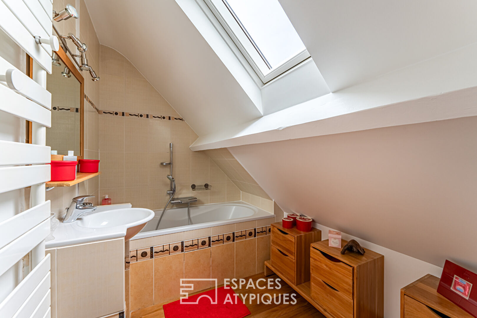 Verneuil-sur-Seine : rare maison A/A et piscine en centre-ville