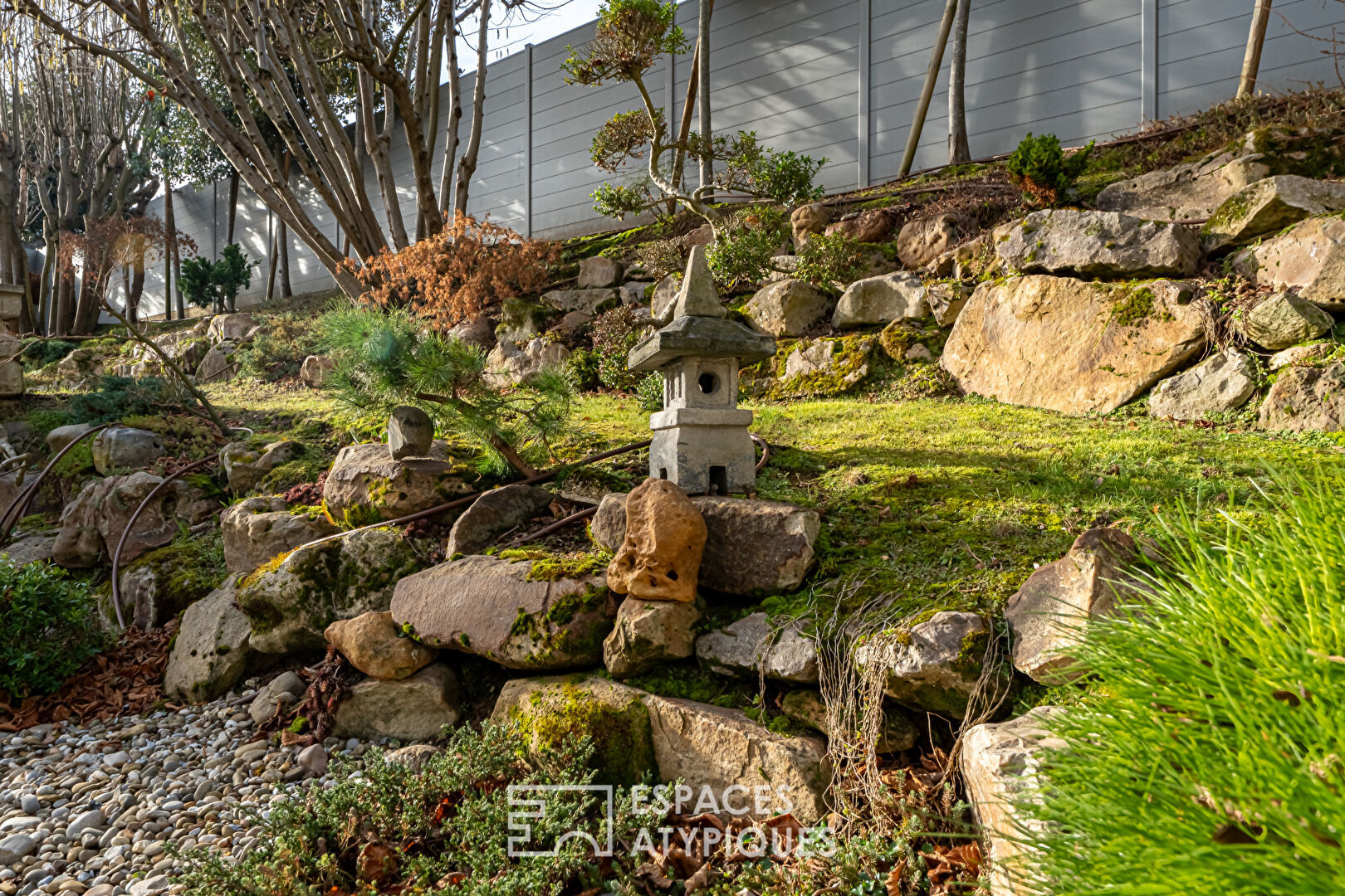 Verneuil-sur-Seine : rare maison A/A et piscine en centre-ville