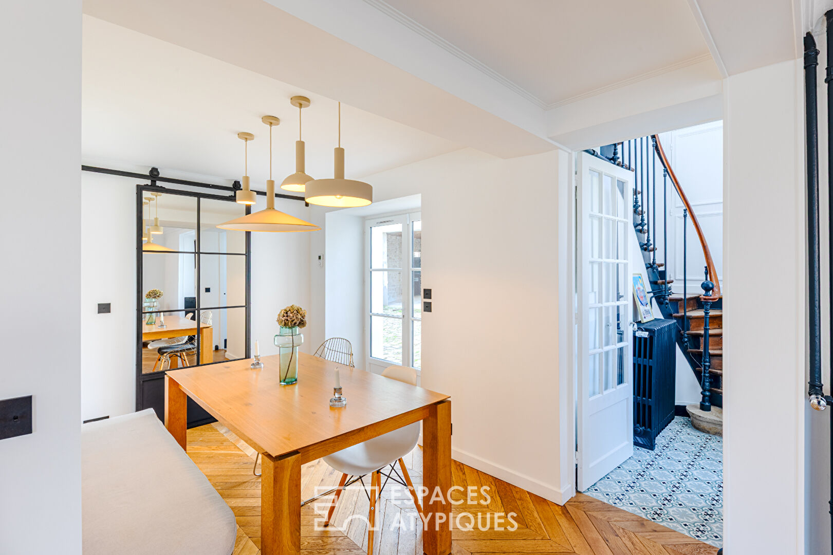 L&rsquo;Élégance Mansart et son Jardin de pierre ; Coeur Historique de Maule