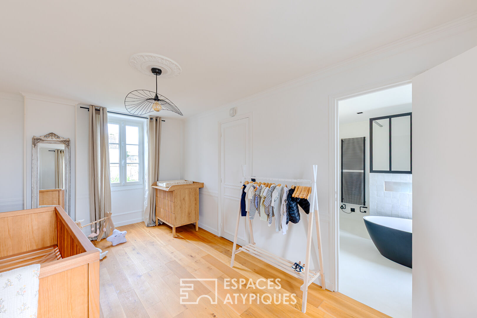 L&rsquo;Élégance Mansart et son Jardin de pierre ; Coeur Historique de Maule