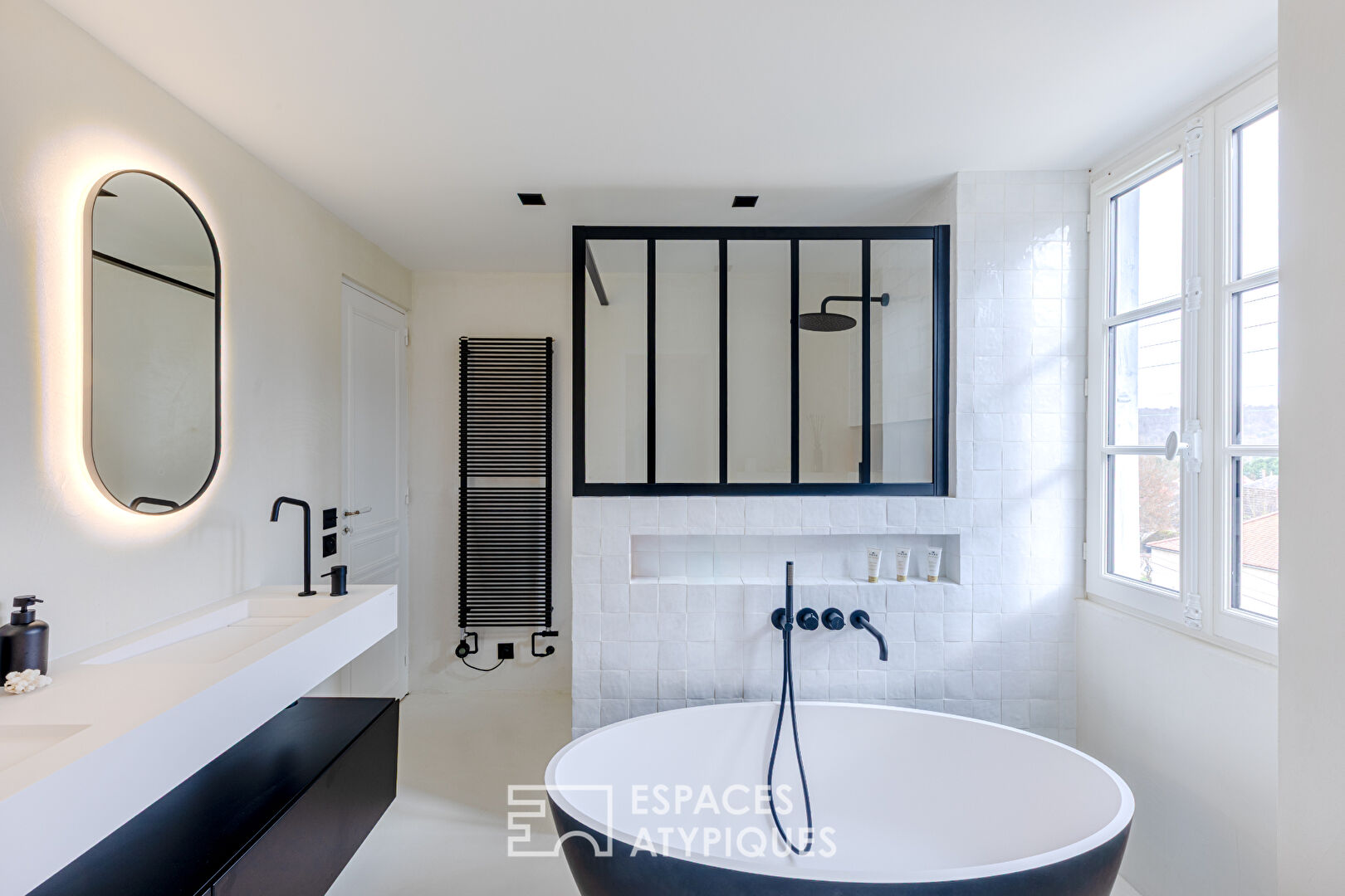 L&rsquo;Élégance Mansart et son Jardin de pierre ; Coeur Historique de Maule