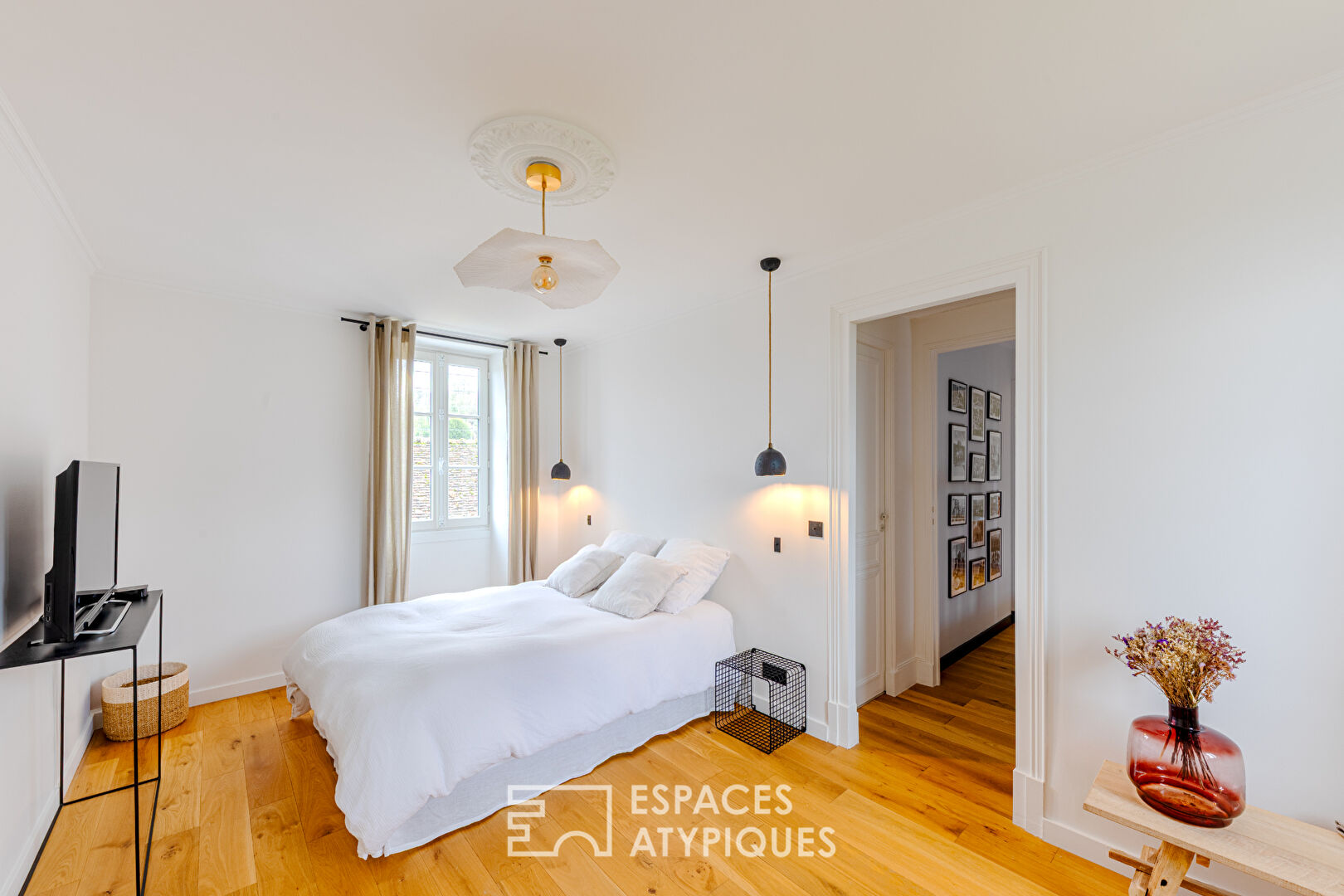 L&rsquo;Élégance Mansart et son Jardin de pierre ; Coeur Historique de Maule