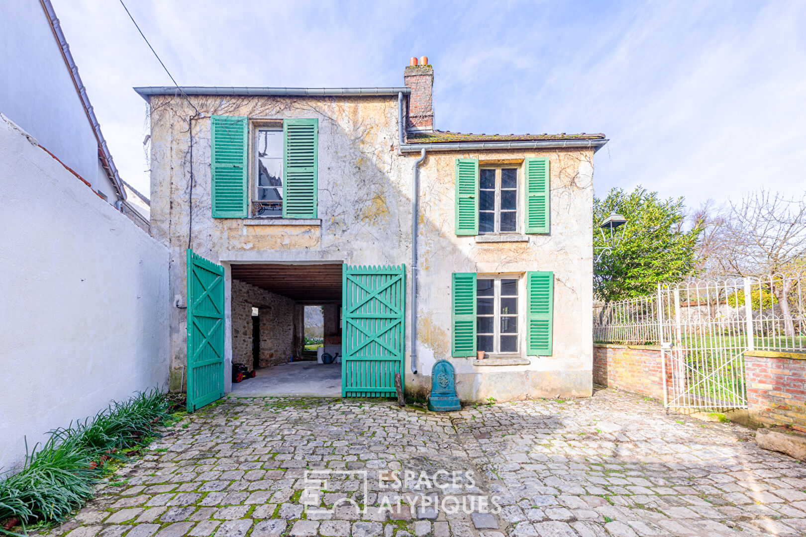 L&rsquo;Élégance Mansart et son Jardin de pierre ; Coeur Historique de Maule