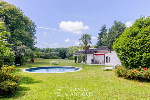 70s architect-designed house with swimming pool and tennis court, in a magnificent green setting