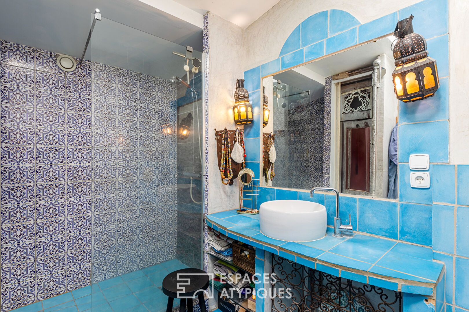 Verneuil sur Seine : maison en plain-pied avec jardin et ses deux ateliers