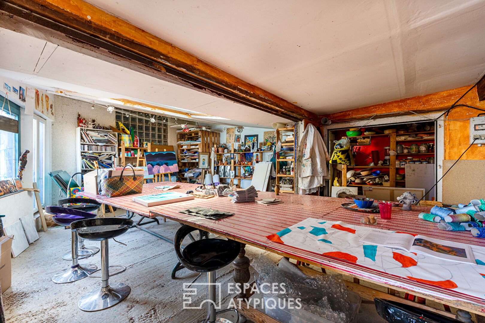 Verneuil sur Seine : maison en plain-pied avec jardin et ses deux ateliers