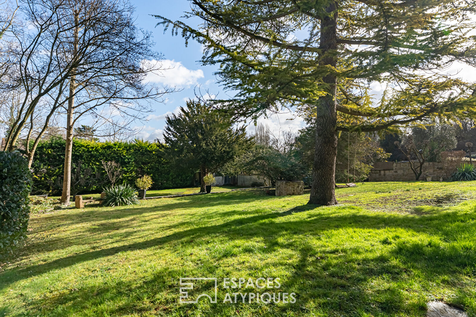 Rare: exceptional family home and its private garden