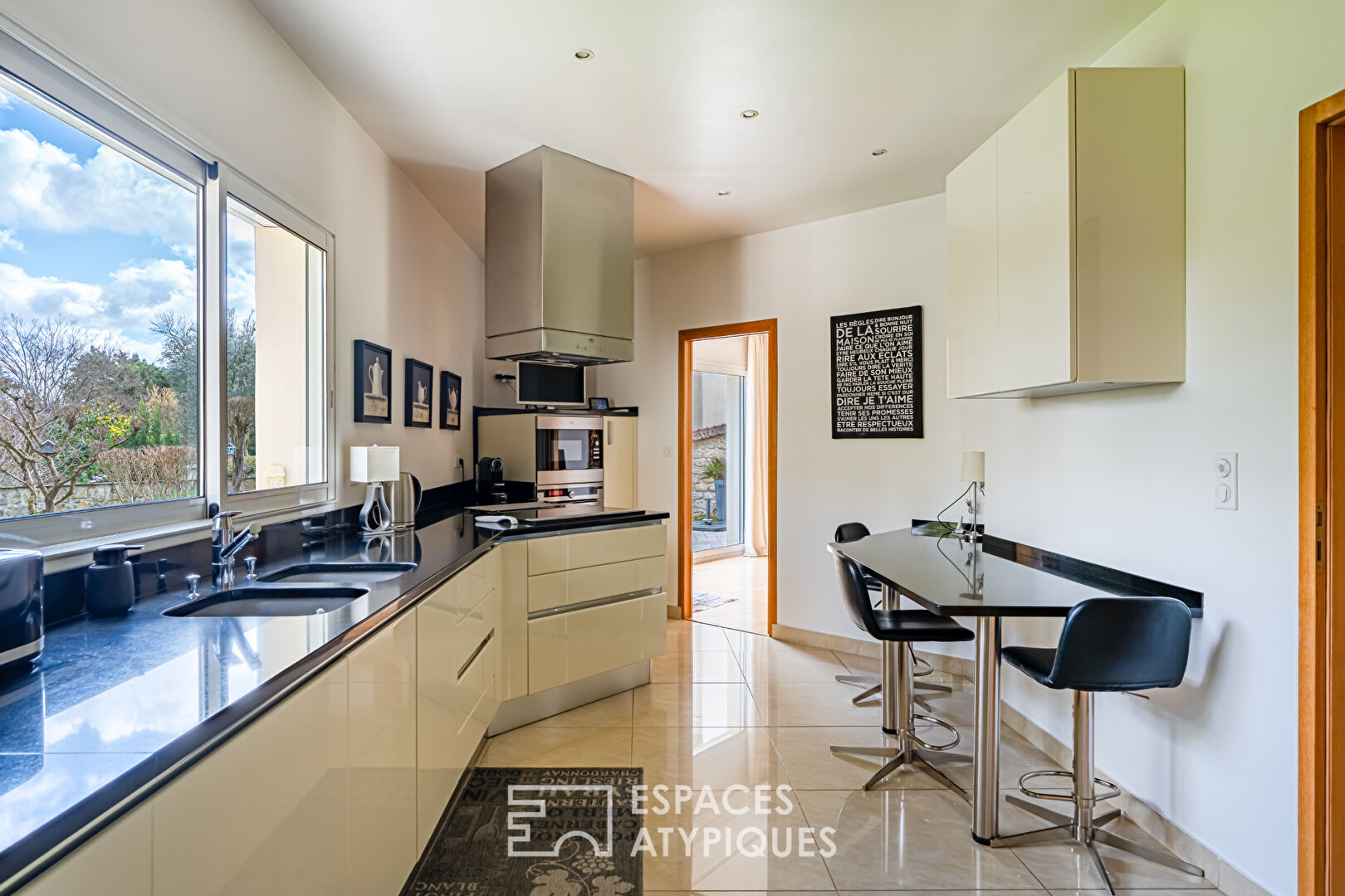 Rare: exceptional family home and its private garden