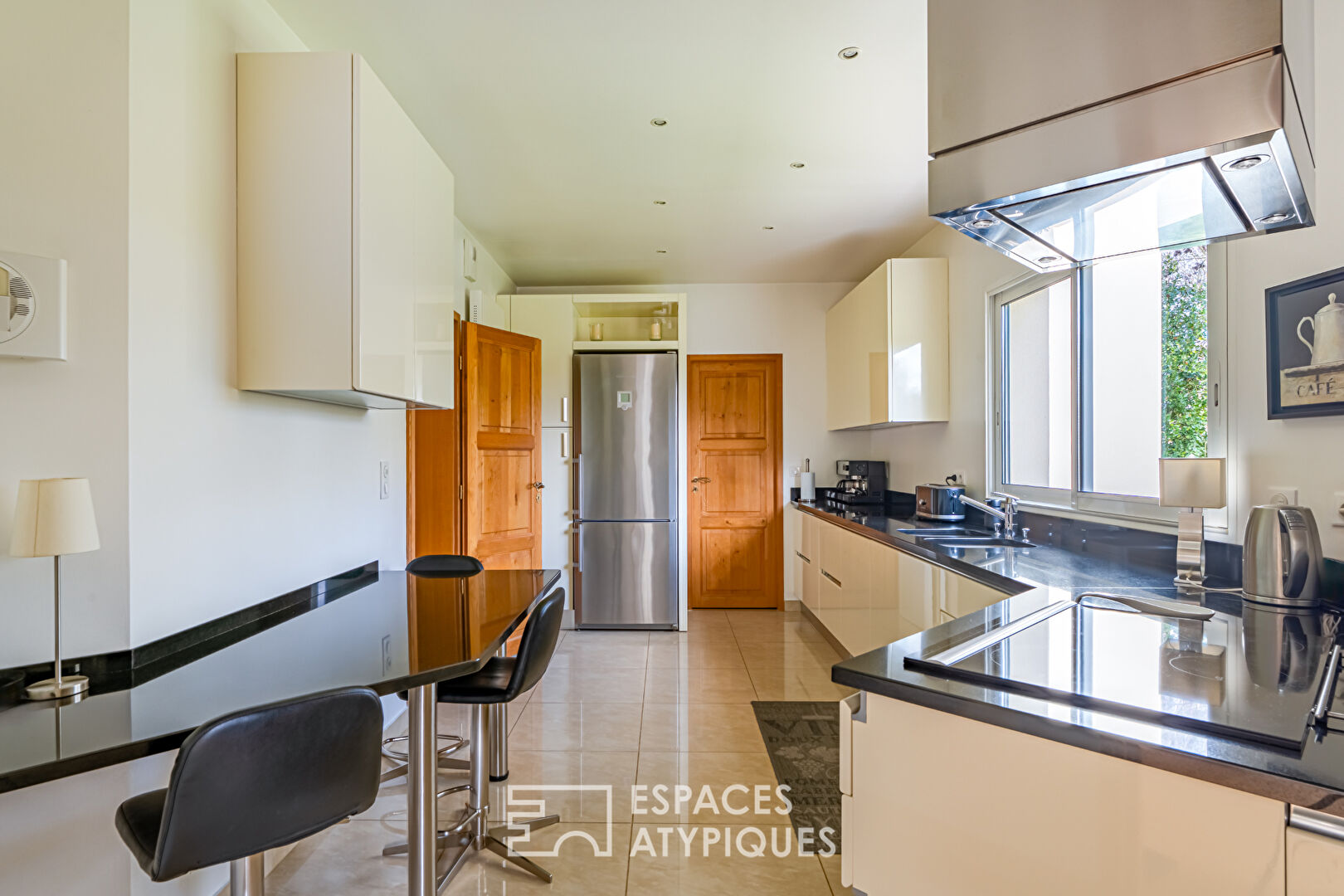 Rare: exceptional family home and its private garden