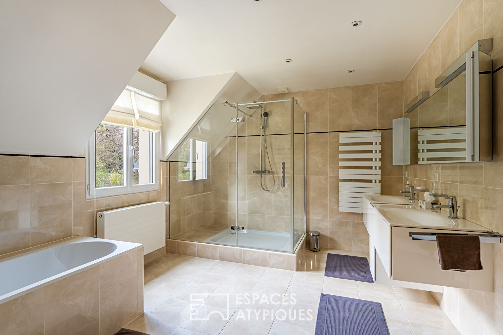 Rare: exceptional family home and its private garden