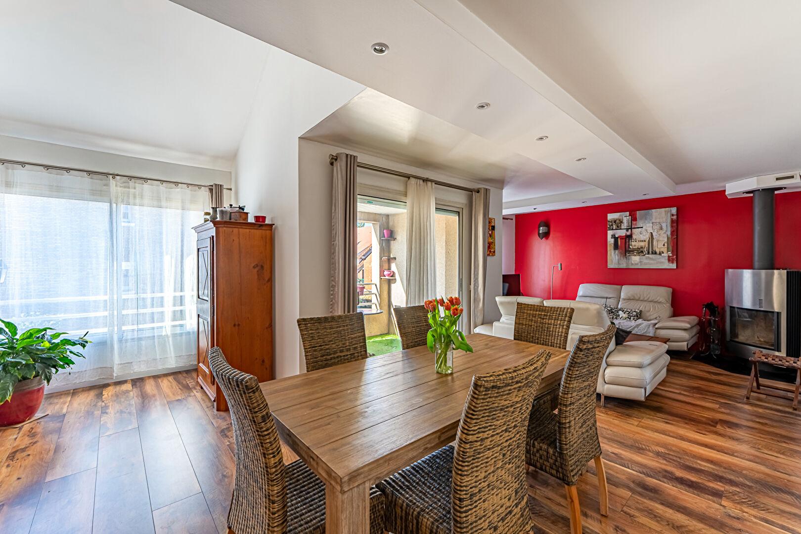 Duplex avec loggia, terrasse et grand garage à Vélizy quartier Le Clos