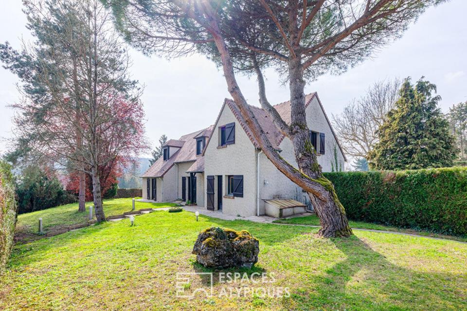 Maison de caractère avec piscine intérieure et tennis sur les hauteurs du Mantois