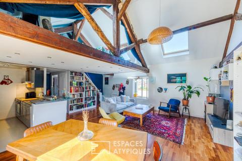 Exclusively, charming duplex halfway between the city center and the banks of the Seine.