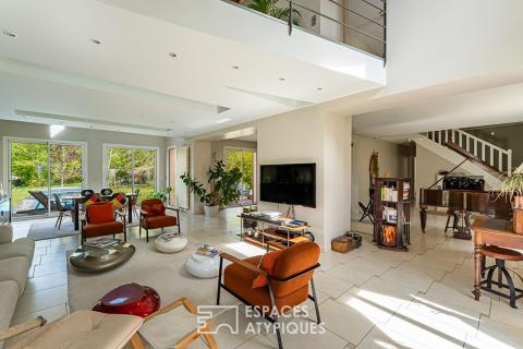 Maison contemporaine avec piscine dans un cadre verdoyant d&rsquo;exception