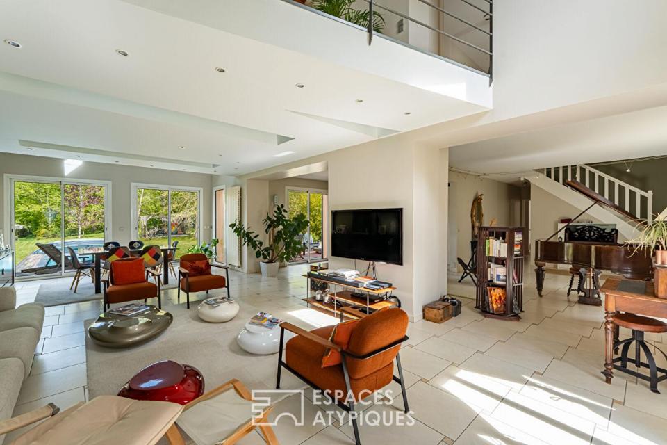 Maison contemporaine avec piscine dans un cadre verdoyant d'exception