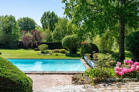 Maison de caractère avec piscine sur beau terrain aux portes de Rambouillet