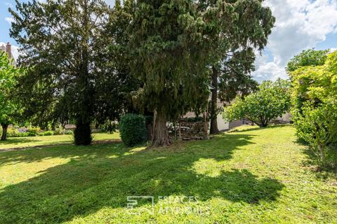Maison de charme rénovée avec dépendance et jardin au coeur du village