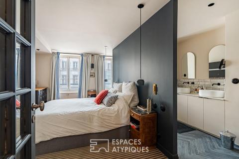 Open-plan spaces and a timeless charm: a Versailles-style loft.