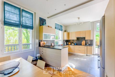 Behind its walls, an exceptional residence and its verdant setting in the city center
