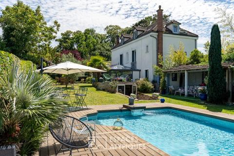 Maison ancienne rénovée dans le centre d&rsquo;Orgeval avec piscine chauffée