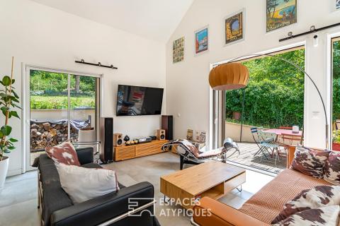 Contemporary and bright architect-designed house