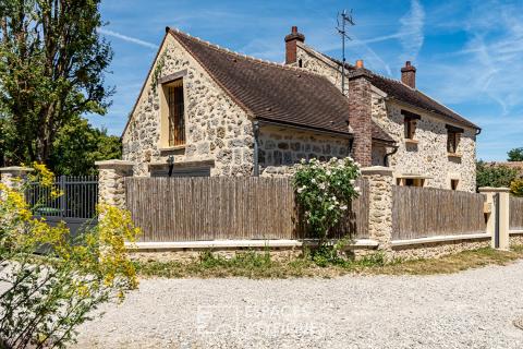 Une maison de pierre au charme intemporel, entre nature et authenticité