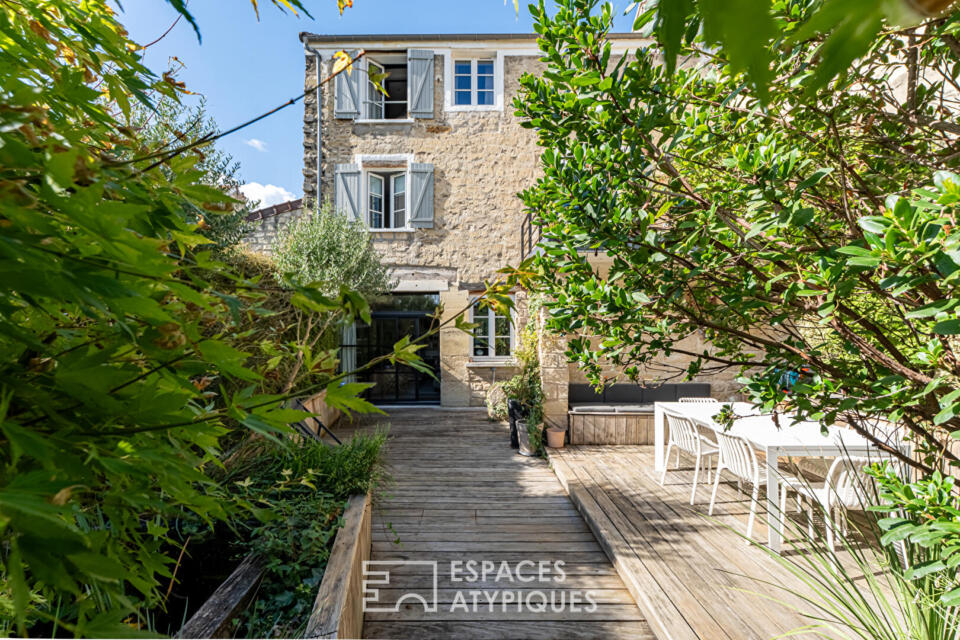 Demeure du XVIIIème entièrement rénovée par un architecte localisée dans le coeur historique de Carrieres Sur Seine
