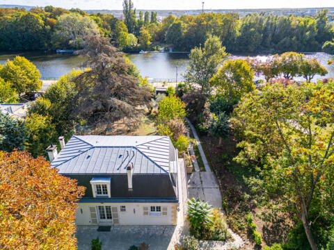 Maison de style Mansart rénovée avec parc arboré et vue Seine