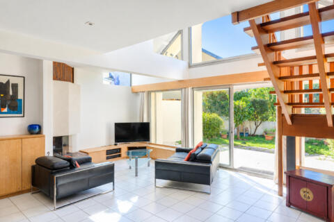 Maison avec extension contemporaine et jardin, quartier Porchefontaine