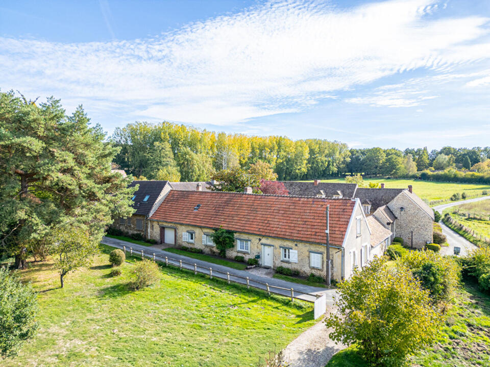 L'Écrin Intimiste : Longère de 1800 et son parc boisé d'un hectare à Bazainville.
